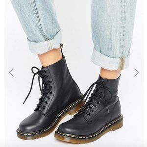 Dr Martens Pascal 8 Eye Boots